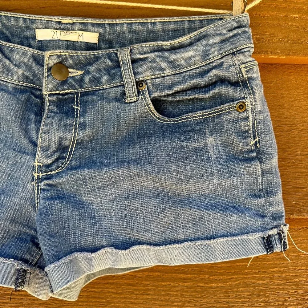 21 Denim Jorts Cuffed Jean Shorty Medium Blue Shorts Size 26 - Picture 2 of 8